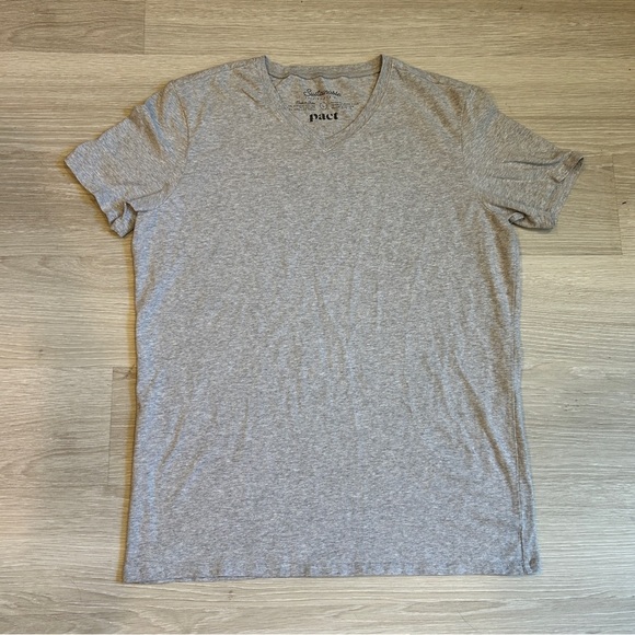 Pact Women’s Grey Sustainable Organic Cotton Relaxed Fit Tee - L - Picture 1 of 3